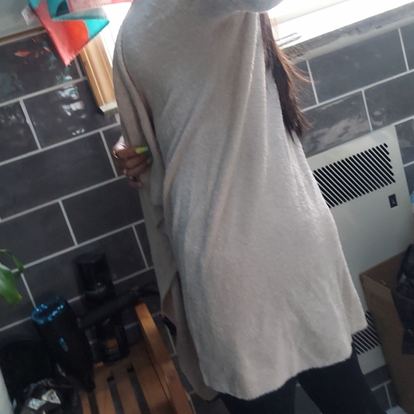 Barefoot Dreams Bamboo Chic Lite - Picture 2 of 5